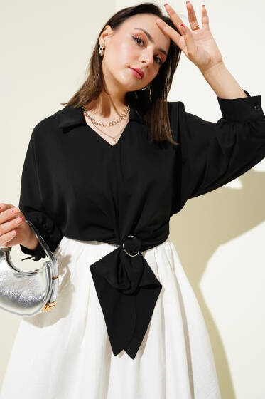 Kemer Tokası Detaylı Bluz Siyah - Bluz