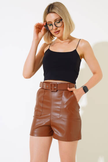 Kemerli Kısa Deri Şort Taba - Yeni Giyim