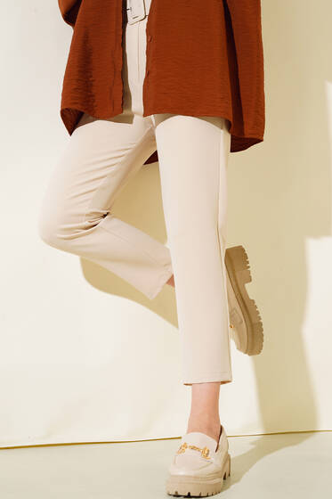 Kemerli Kopçalı Kumaş Pantolon Bej - Kumaş Pantolon