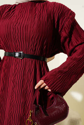 Kemerli Omuz Vatkalı Kırışık Elbise Bordo - Tesettür Elbise