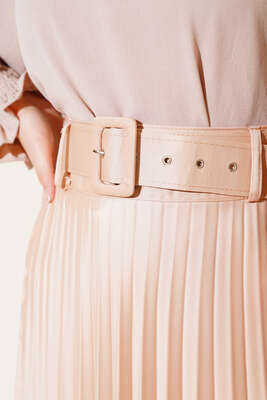 Kemerli Piliseli Saten Etek Latte - Uzun Etek