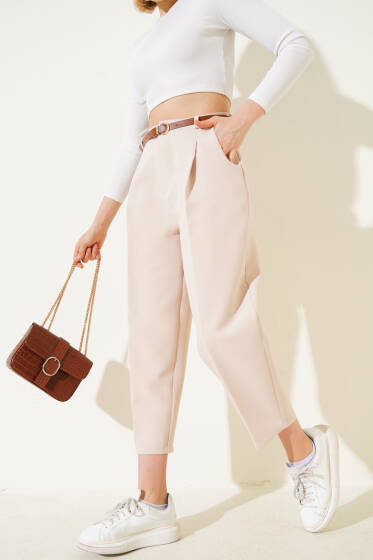 Kemerli Tek Pileli Dar Paça Pantolon Bej - Kadın Giyim Modelleri