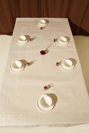 Kendinden Desenli Jakarlı Masa Örtüsü Bej - Masa Örtüsü