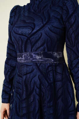 Kendinden Desenli Tül Kuşak Abiye Elbise Lacivert - Elbise