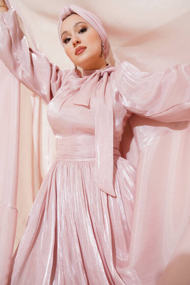Kendinden Yaka Kuşaklı Abiye Elbise Pudra - Elbise