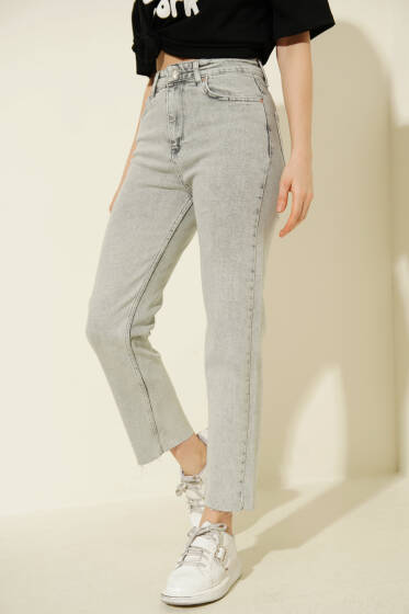 Kesik Boru Paça Düğmeli Kot Pantolon Kar Açık - Kadın Giyim Modelleri