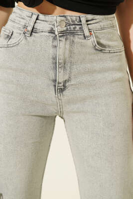 Kesik Boru Paça Düğmeli Kot Pantolon Kar Açık - Kadın Giyim Modelleri