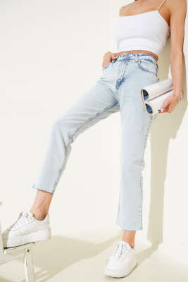 Kesik Dar Paça Mom Jeans Pantolon Buz Mavisi - Kadın Giyim Modelleri