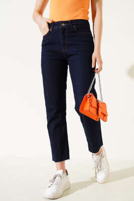 Kesik Dar Paça Mom Jeans Pantolon Lacivert - Kadın Giyim Modelleri