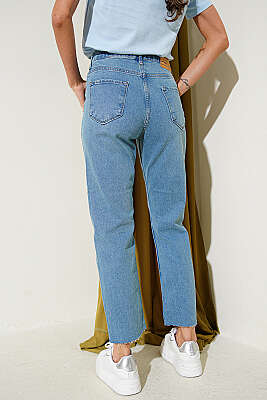 Kesik Dar Paça Taşlı Kot Pantolon Açık Mavi - Kadın Giyim Modelleri