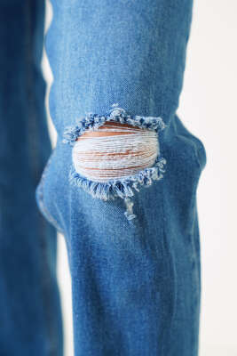 Kesik Paça Lazerli Kot Pantolon Mavi - Kadın Giyim Modelleri