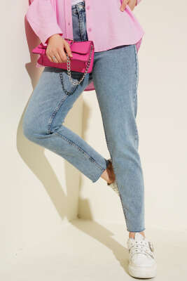 Kesik Paça Yıpratmalı Mom Jeans Pantolon Kar Yıkama - 300-500 TL Ürünler