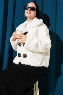 Kilit Detaylı Kısa Kuzu Ceket Ekru - MISRA