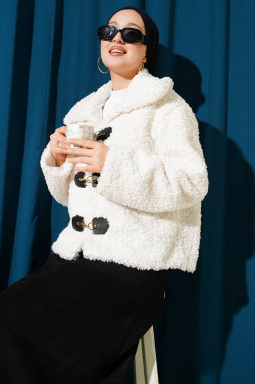 Kilit Detaylı Kısa Kuzu Ceket Ekru - Ceket