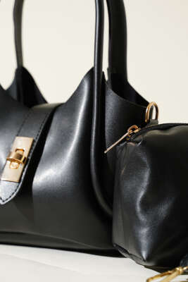 Kilit Kapamalı Çanta Siyah - Kol Çantası