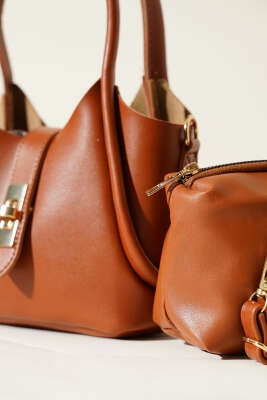 Kilit Kapamalı Çanta Taba - Kol Çantası