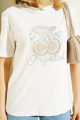 Kiraz Baskılı Mini Taşlı T-shirt Ekru - Kadın Giyim Modelleri