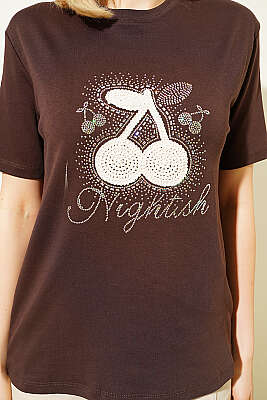 Kiraz Baskılı Mini Taşlı T-shirt Kahve - Kadın Giyim Modelleri