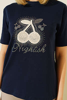 Kiraz Baskılı Mini Taşlı T-shirt Lacivert - Kadın Giyim Modelleri