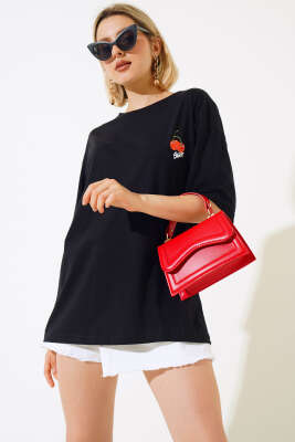 Kiraz Baskılı T-shirt Siyah - Kadın Giyim Modelleri