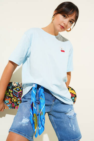 Kiraz Nakışlı Detaylı T-shirt Bebe Mavi - Kadın Giyim Modelleri
