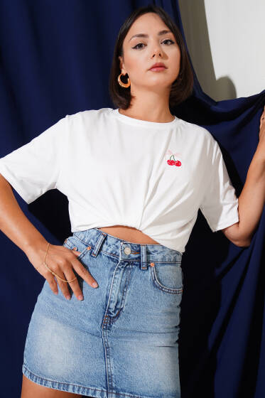 Kiraz Nakışlı Detaylı T-shirt Beyaz - Kadın Giyim Modelleri