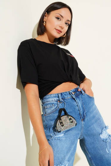 Kiraz Nakışlı Detaylı T-shirt Siyah - Kadın Giyim Modelleri