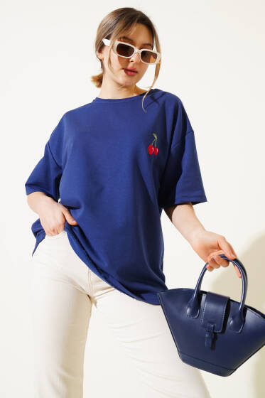 Kiraz Nakışlı T-Shirt Lacivert - Kadın Giyim Modelleri