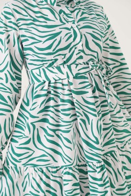 Klasik Yaka Zebra Desenli Yeşil Elbise - Thumbnail