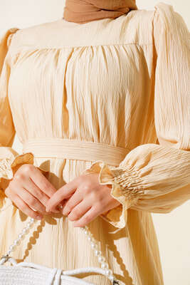 Kol Bileği Gipeli Kat Elbise Bej - Tesettür Elbise