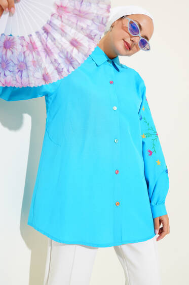 Kol Çiçek Nakışlı Gömlek Açık Mavi - Gömlek