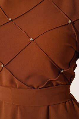 Kol Fırfırlı Taş Detaylı Elbise Kahve - Thumbnail