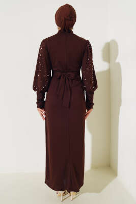 Kol İncili Kuşaklı Elbise Kahve - Tesettür Elbise