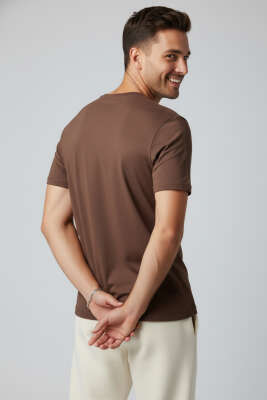 Kol Katlı Basic Erkek T-shirt Kahve - Erkek T-shirt