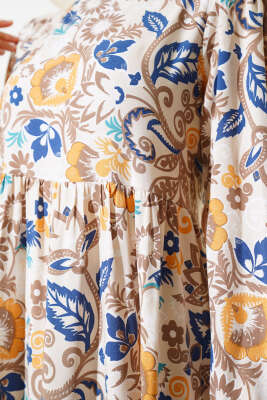 Kol Lastikli Desenli Kat Elbise Bej - Elbise