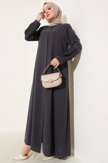 Kol Piliseli Taş Detaylı Ferace Füme - Ferace