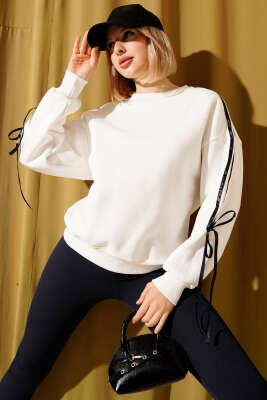 Kol Şeritli Fiyonklu Üç İplik Sweatshirt Ekru - Kadın Giyim Modelleri