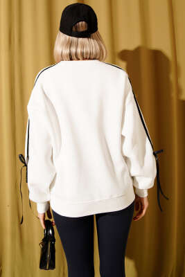 Kol Şeritli Fiyonklu Üç İplik Sweatshirt Ekru - Kadın Giyim Modelleri