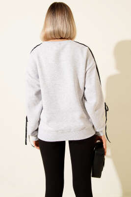 Kol Şeritli Fiyonklu Üç İplik Sweatshirt Melanj Gri - Kadın Giyim Modelleri