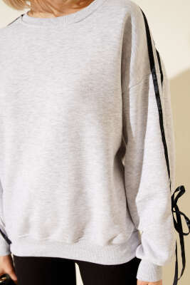 Kol Şeritli Fiyonklu Üç İplik Sweatshirt Melanj Gri - Kadın Giyim Modelleri