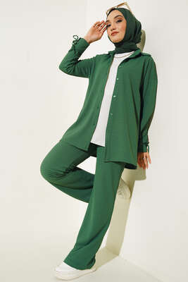 Kol Ucu İpli Kabartma Kumaşlı Takım Zümrüt Yeşil - İKİLİ TAKIM