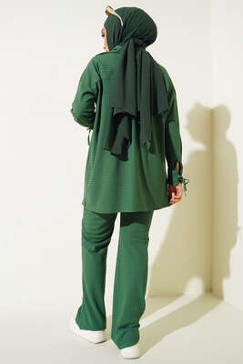 Kol Ucu İpli Kabartma Kumaşlı Takım Zümrüt Yeşil - İKİLİ TAKIM