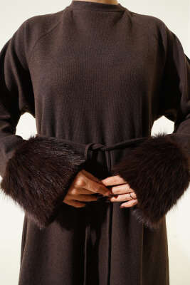 Kol Ucu Kürklü Fitilli Kaşe Elbise Kahve - Elbise