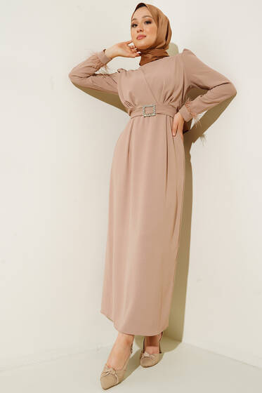 Kol Ucu Tüylü Kemerli Elbise Camel - Tesettür Elbise