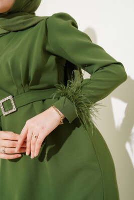 Kol Ucu Tüylü Kemerli Elbise Haki - Tesettür Elbise