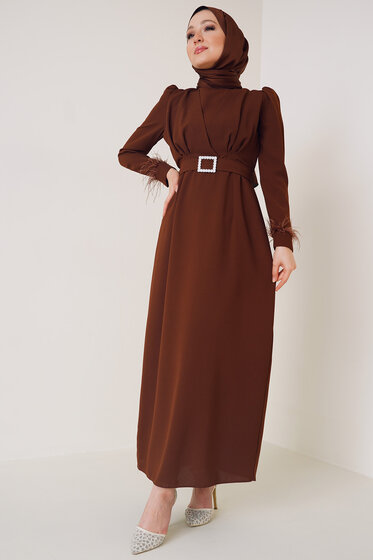 Kol Ucu Tüylü Kemerli Elbise Kahve - Tesettür Elbise