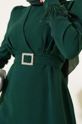 Kol Ucu Tüylü Kemerli Elbise Koyu Yeşil - Tesettür Elbise