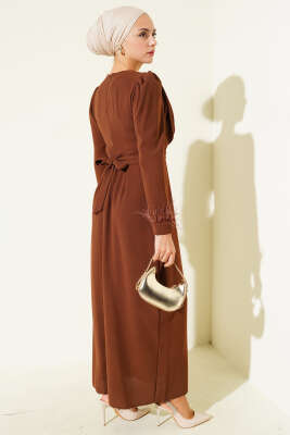 Kol Ucu Tüylü Kemerli Elbise Taba - Tesettür Elbise