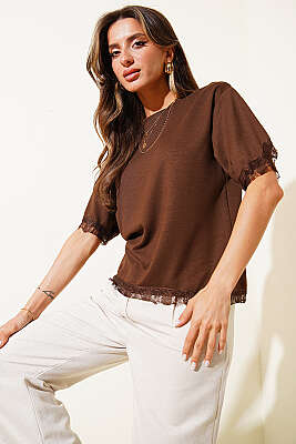 Kol ve Etek Ucu Dantelli T-shirt Kahve 