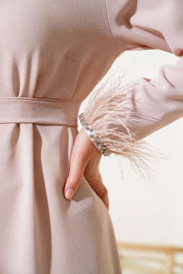 Kol ve Etek Ucu Tüylü Elbise Bej - Tesettür Elbise